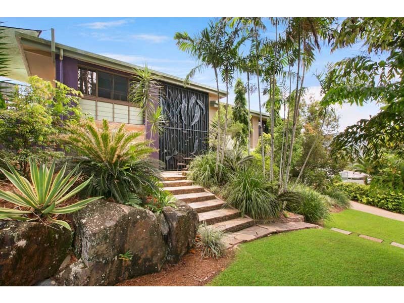 11 Koppen Terrace, Mooroobool QLD 4870