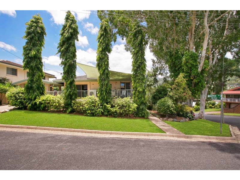 11 Koppen Terrace, Mooroobool QLD 4870