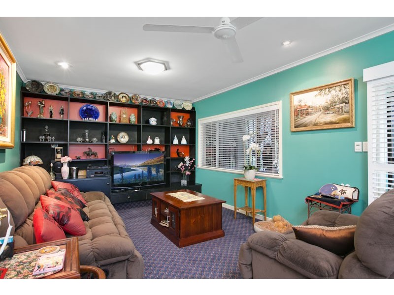 11 Koppen Terrace, Mooroobool QLD 4870