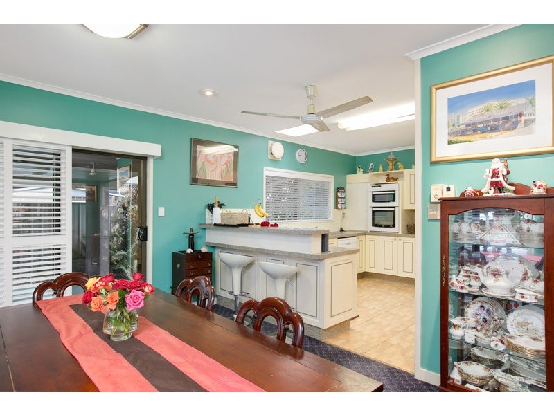 11 Koppen Terrace, Mooroobool QLD 4870