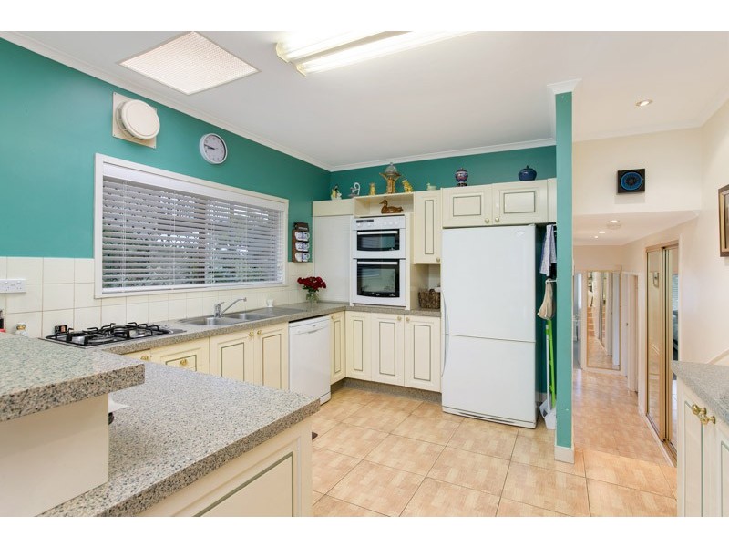 11 Koppen Terrace, Mooroobool QLD 4870