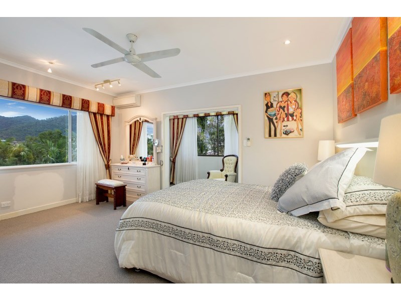 11 Koppen Terrace, Mooroobool QLD 4870