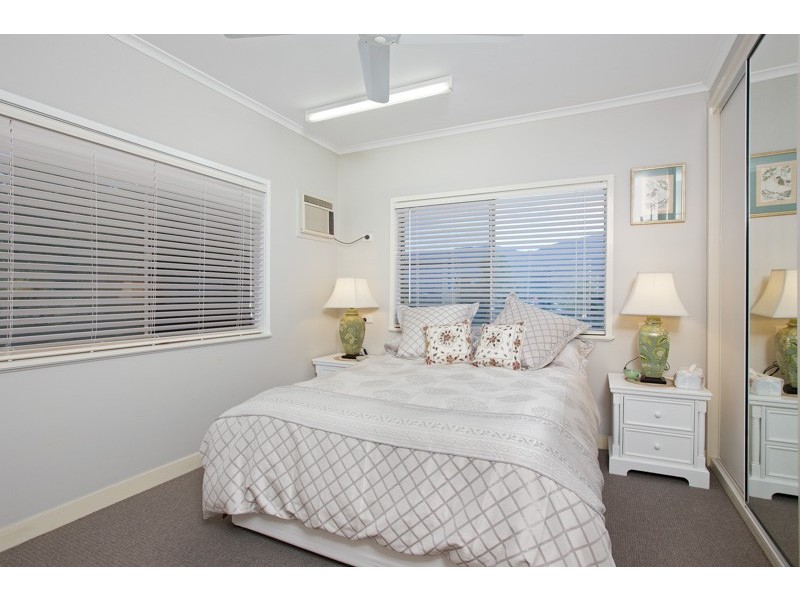 11 Koppen Terrace, Mooroobool QLD 4870