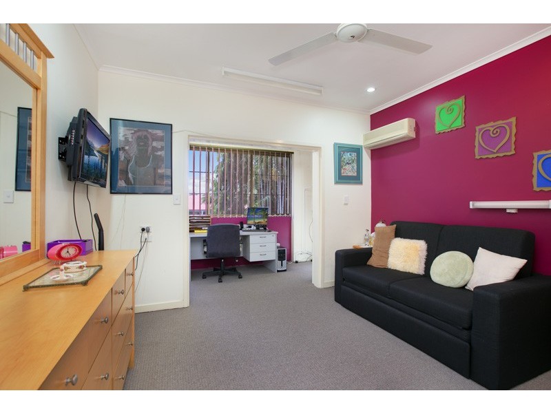 11 Koppen Terrace, Mooroobool QLD 4870