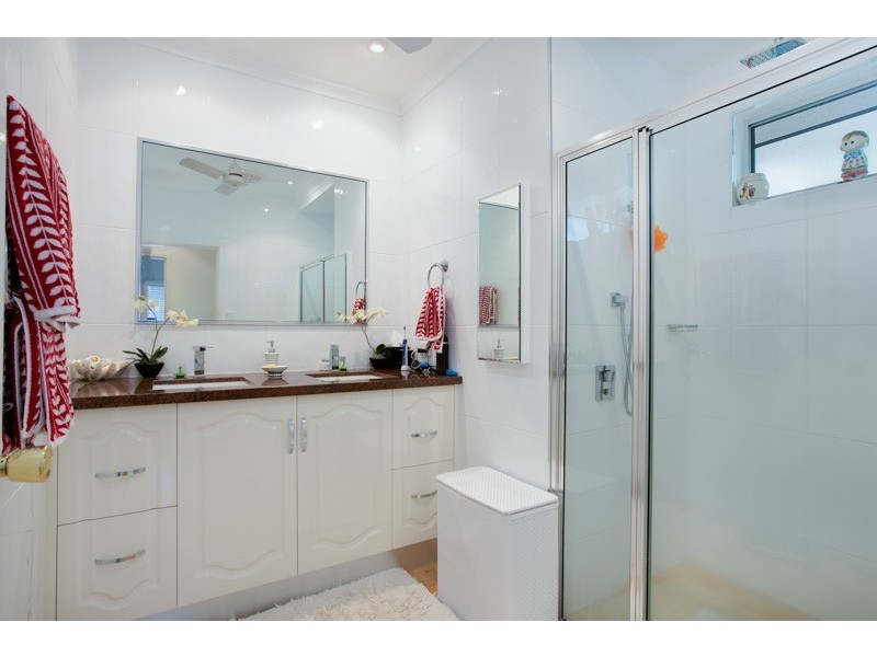11 Koppen Terrace, Mooroobool QLD 4870