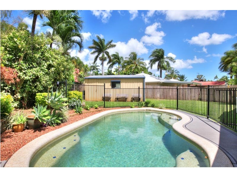 1 Olea Court, Redlynch QLD 4870