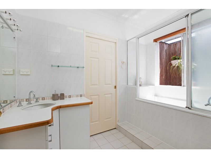 1 Olea Court, Redlynch QLD 4870