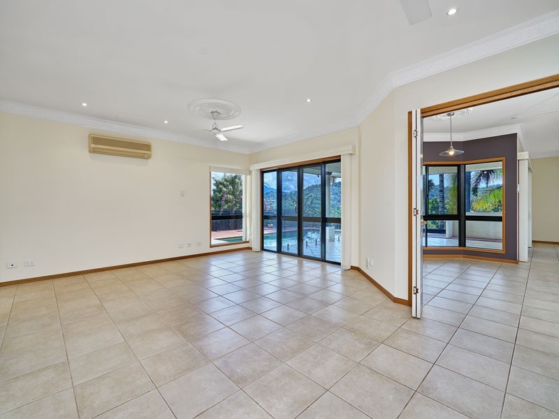 4 Mist Green Close, Brinsmead QLD 4870