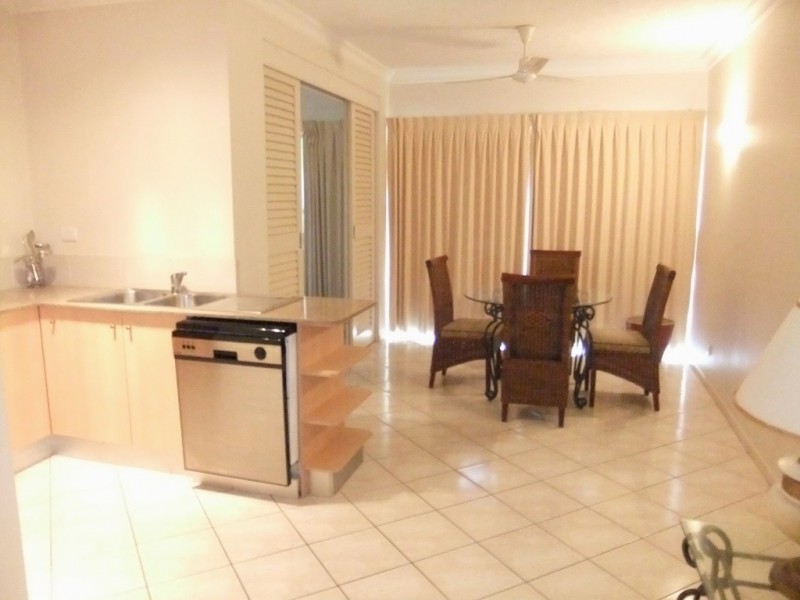 1208/2 Greenslopes Street, Cairns North QLD 4870