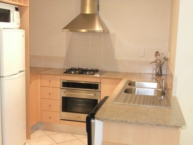 1208/2 Greenslopes Street, Cairns North QLD 4870