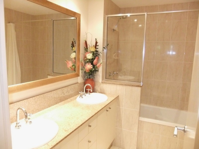 1208/2 Greenslopes Street, Cairns North QLD 4870