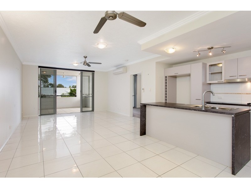 25/9-11 McLean street, Cairns North QLD 4870
