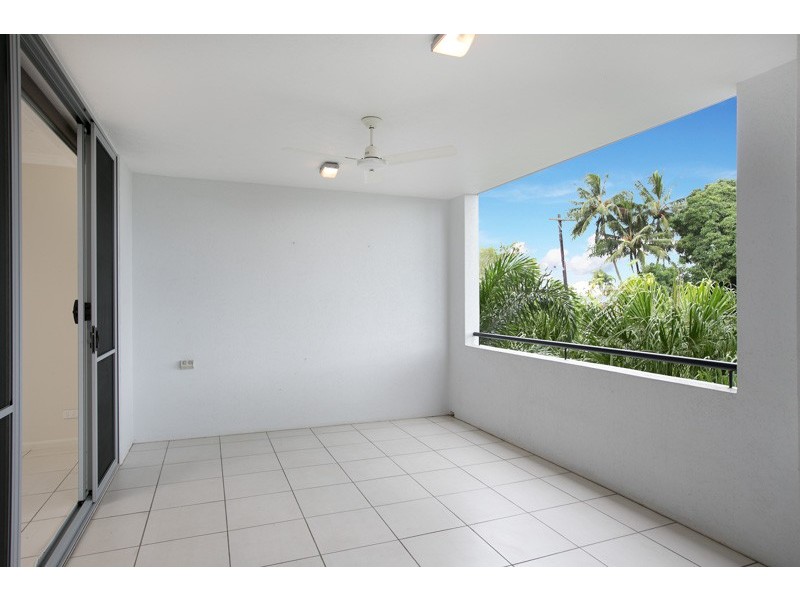 25/9-11 McLean street, Cairns North QLD 4870