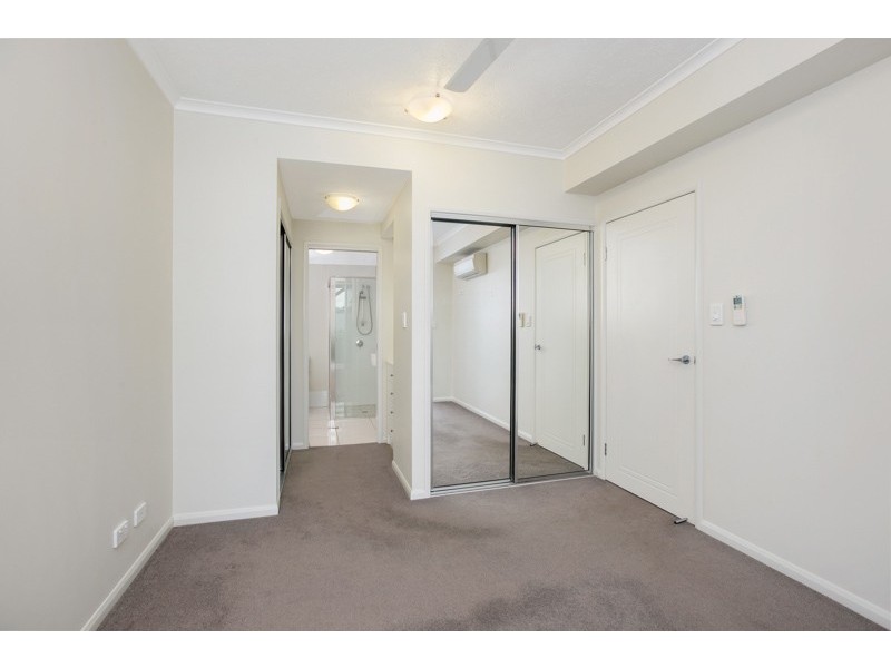 25/9-11 McLean street, Cairns North QLD 4870