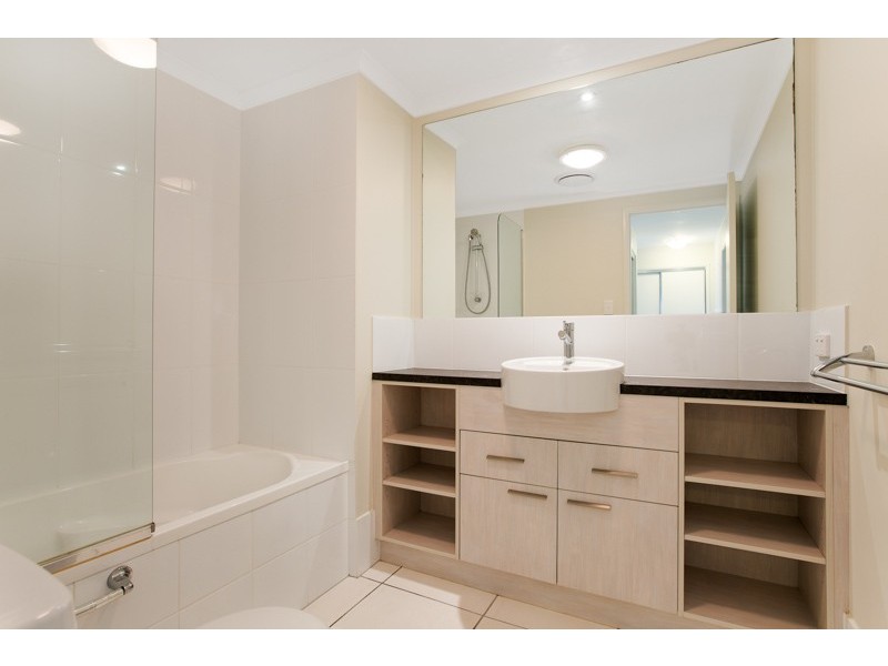 25/9-11 McLean street, Cairns North QLD 4870