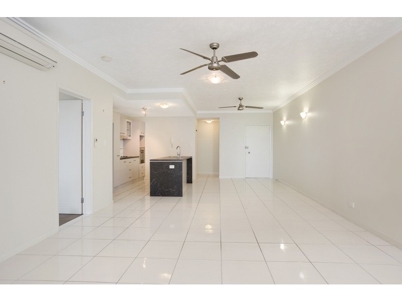 25/9-11 McLean street, Cairns North QLD 4870