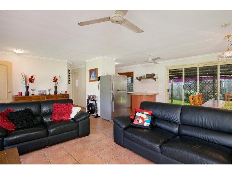 2 Village Terrace, Redlynch QLD 4870