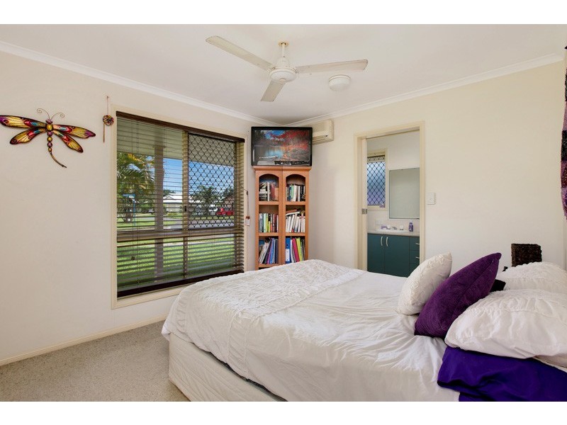 2 Village Terrace, Redlynch QLD 4870