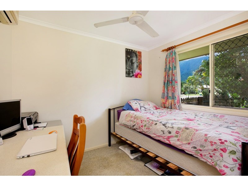 2 Village Terrace, Redlynch QLD 4870