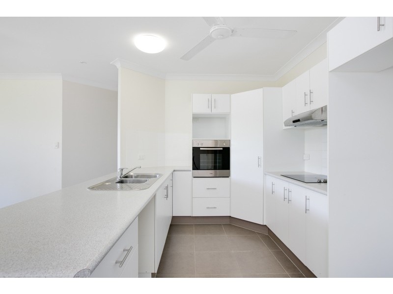 4 Roderick Street, Bentley Park QLD 4869