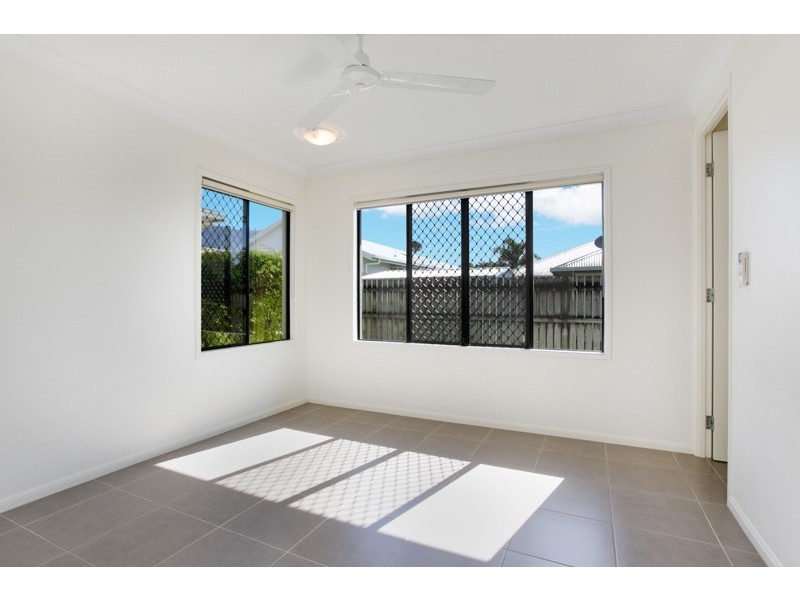 4 Roderick Street, Bentley Park QLD 4869