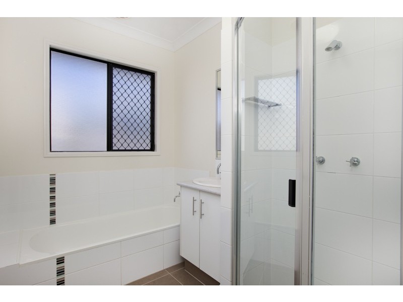 4 Roderick Street, Bentley Park QLD 4869