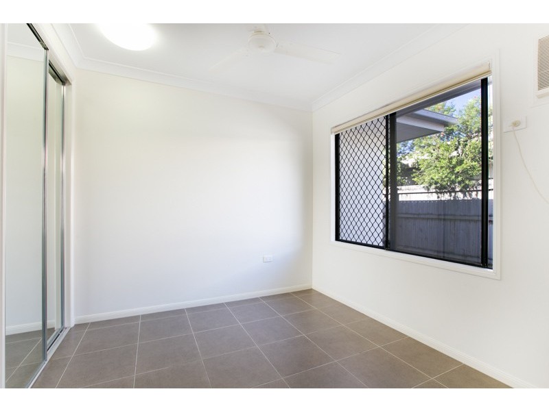 4 Roderick Street, Bentley Park QLD 4869