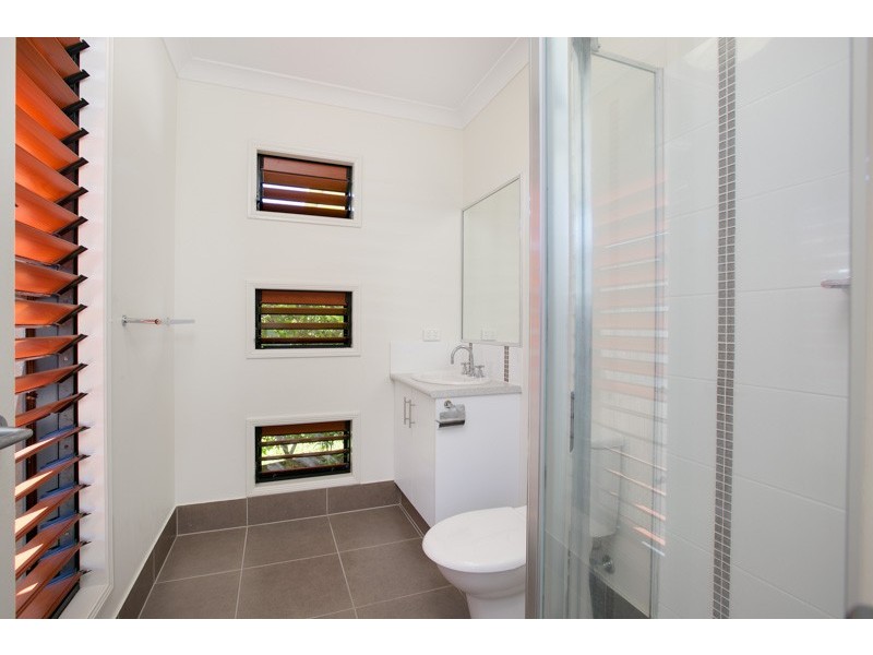 4 Roderick Street, Bentley Park QLD 4869