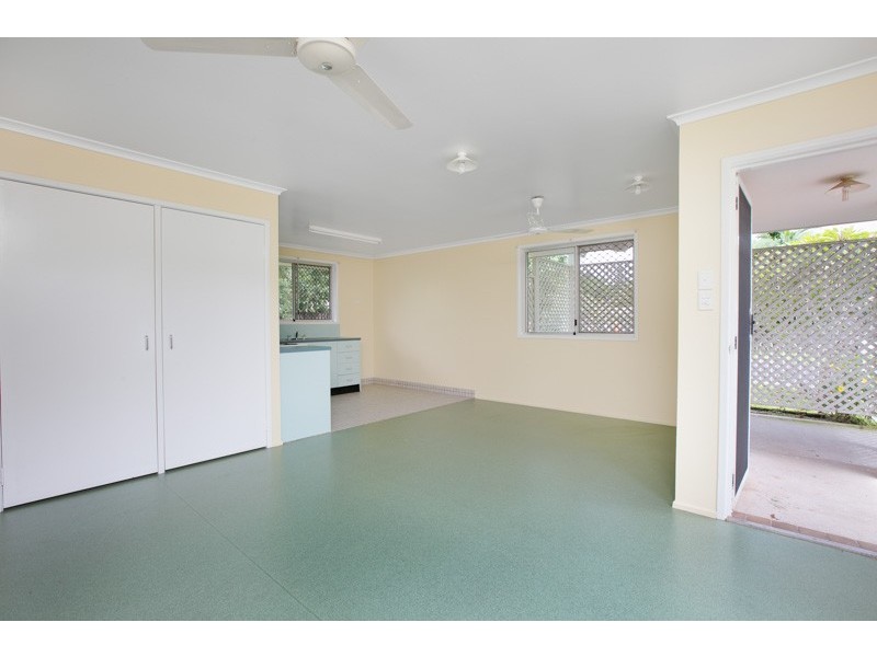 2 Durian Close, Manoora QLD 4870