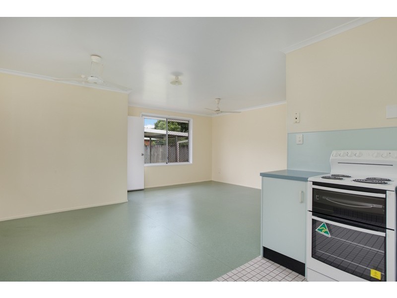 2 Durian Close, Manoora QLD 4870