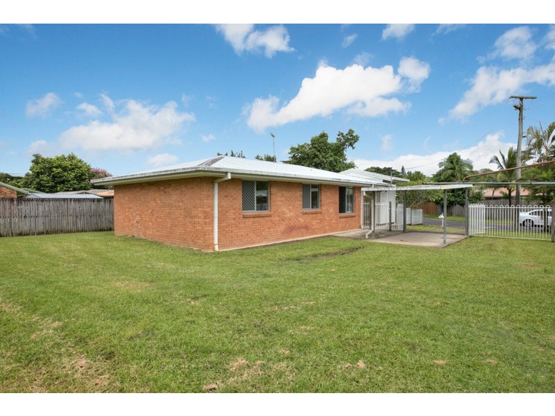 2 Durian Close, Manoora QLD 4870