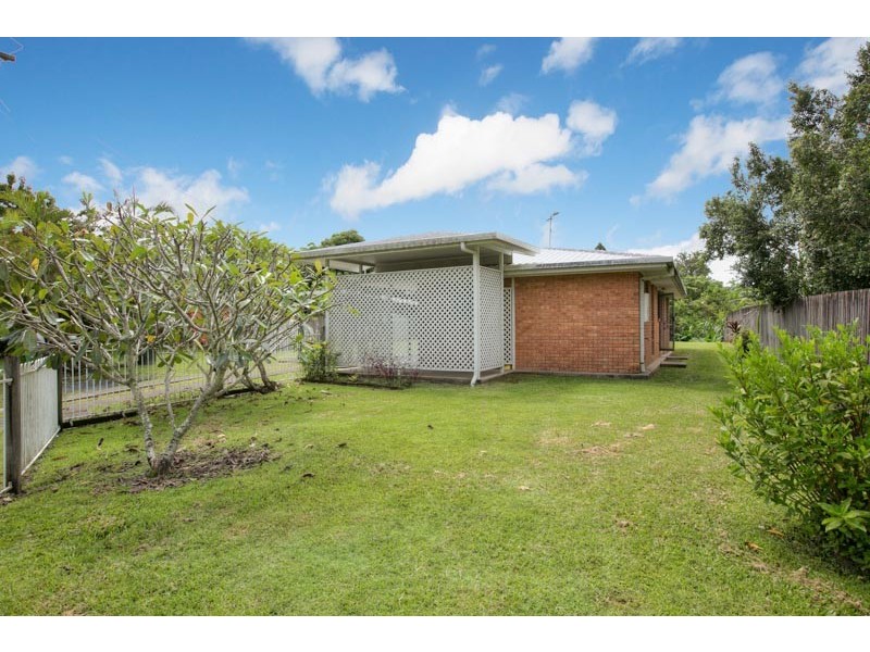2 Durian Close, Manoora QLD 4870