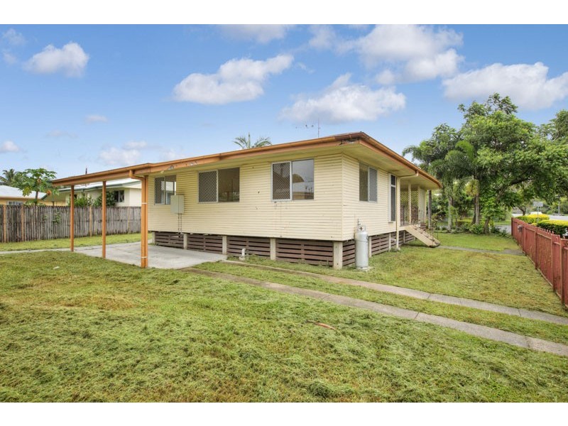56 Enmore Street, Manoora QLD 4870