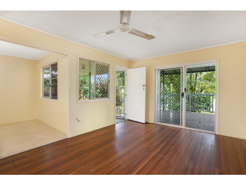 28 Enmore Street, Manoora QLD 4870