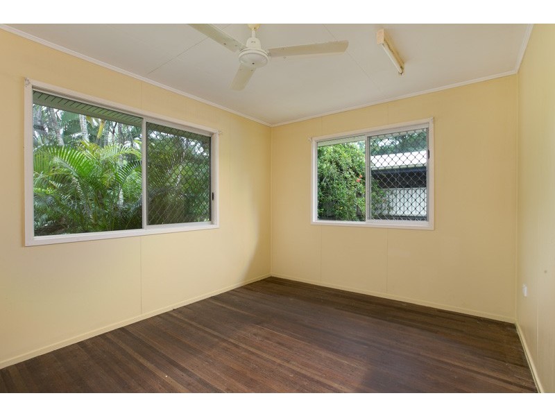 28 Enmore Street, Manoora QLD 4870