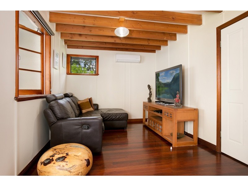 229 O’Shea Esplanade, Machans Beach QLD 4878