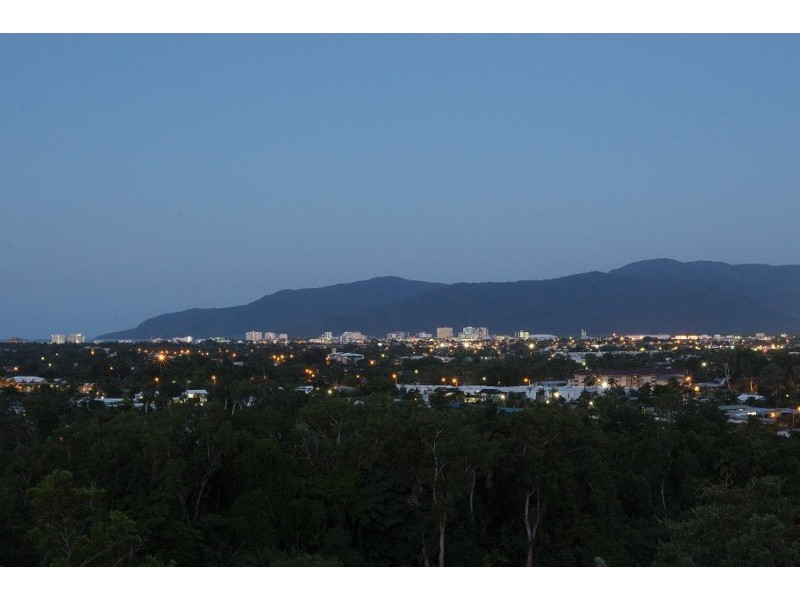 50 Koppen Terrace, Mooroobool QLD 4870