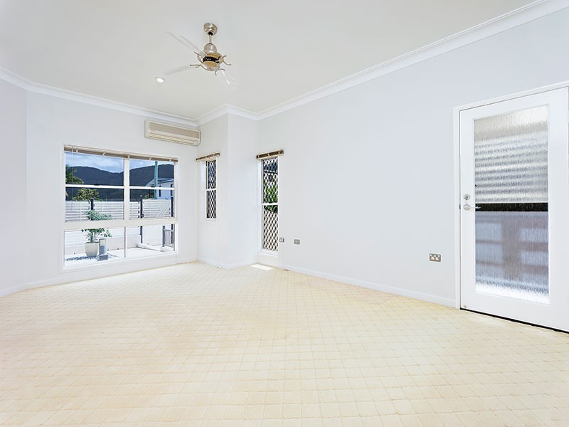 50 Koppen Terrace, Mooroobool QLD 4870