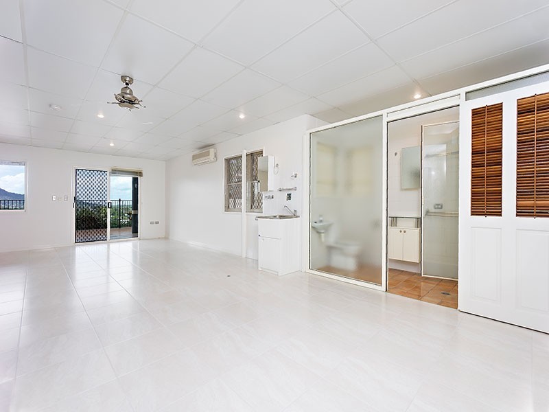 50 Koppen Terrace, Mooroobool QLD 4870