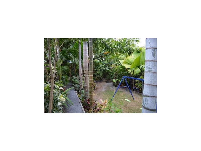 32 Altona Close, Bentley Park QLD 4869