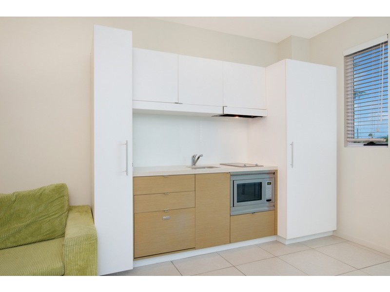 14/201 Lake Street, Cairns North QLD 4870