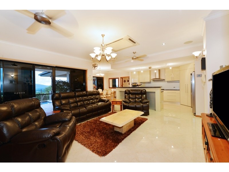 9 Solomon Place, Mooroobool QLD 4870