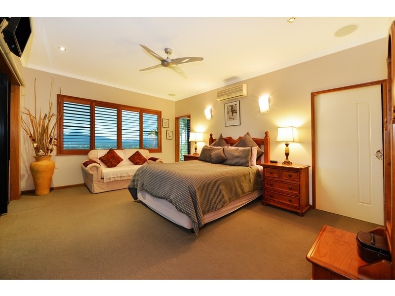 9 Solomon Place, Mooroobool QLD 4870