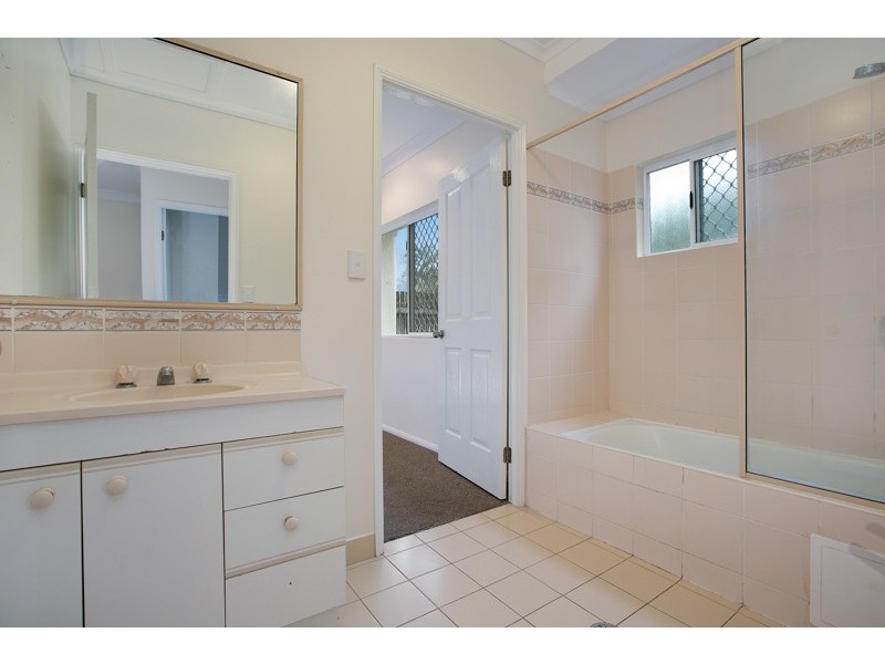 14 Dodd Court, Mooroobool QLD 4870