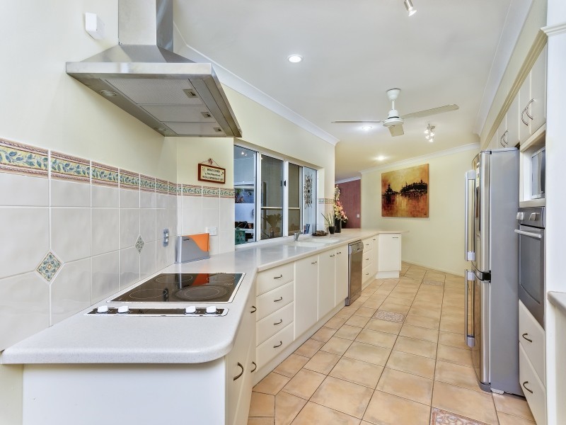277-279 Toogood Road, Bayview Heights QLD 4868
