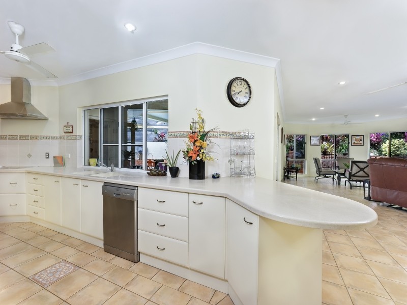 277-279 Toogood Road, Bayview Heights QLD 4868