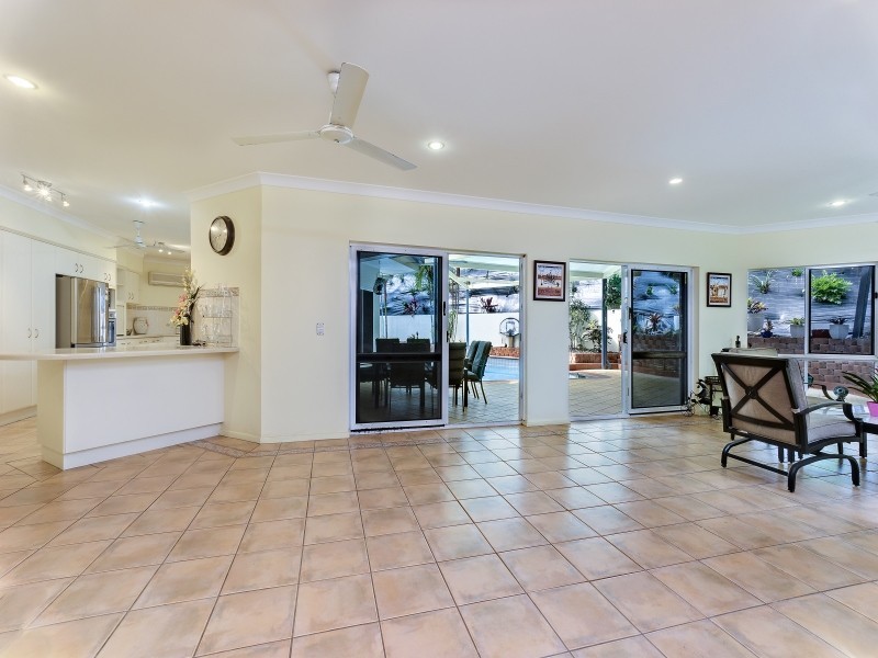 277-279 Toogood Road, Bayview Heights QLD 4868