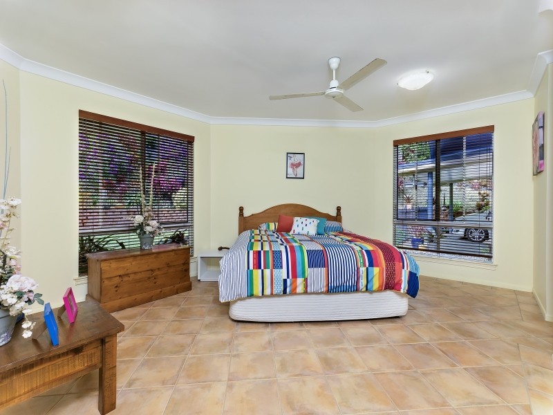 277-279 Toogood Road, Bayview Heights QLD 4868