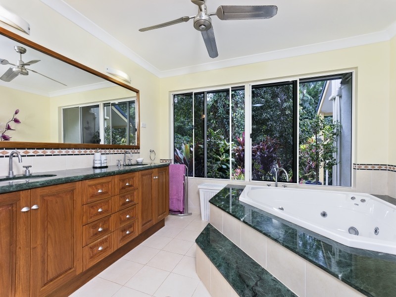 277-279 Toogood Road, Bayview Heights QLD 4868