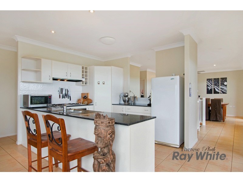 17 Guthrie Close, Bentley Park QLD 4869